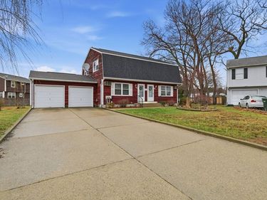 64-66 Ferris St, Springfield, MA 01151