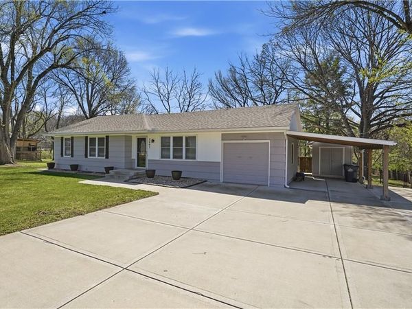 2602 NW VESPER Street, Blue Springs, MO 64015