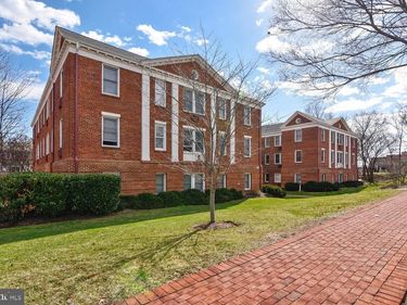 820 S WASHINGTON STREET, Unit B, ALEXANDRIA, VA 22314
