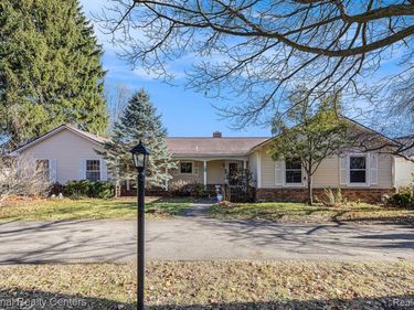 9494 Sashabaw Road, Independence Twp, MI 48348