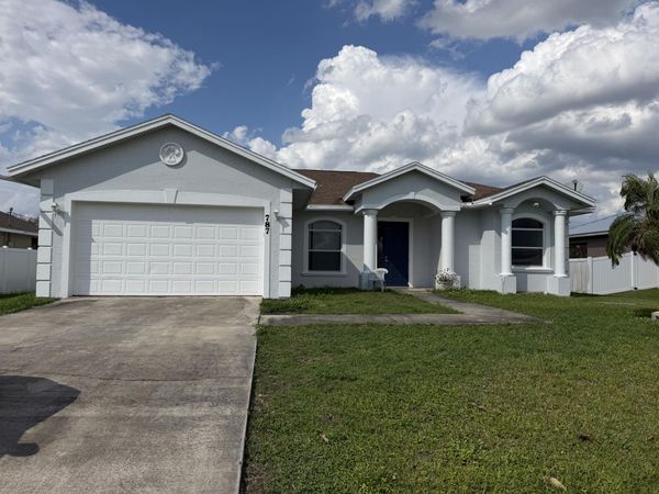 787 SE Evergreen Terrace, Port St. Lucie, FL 34983