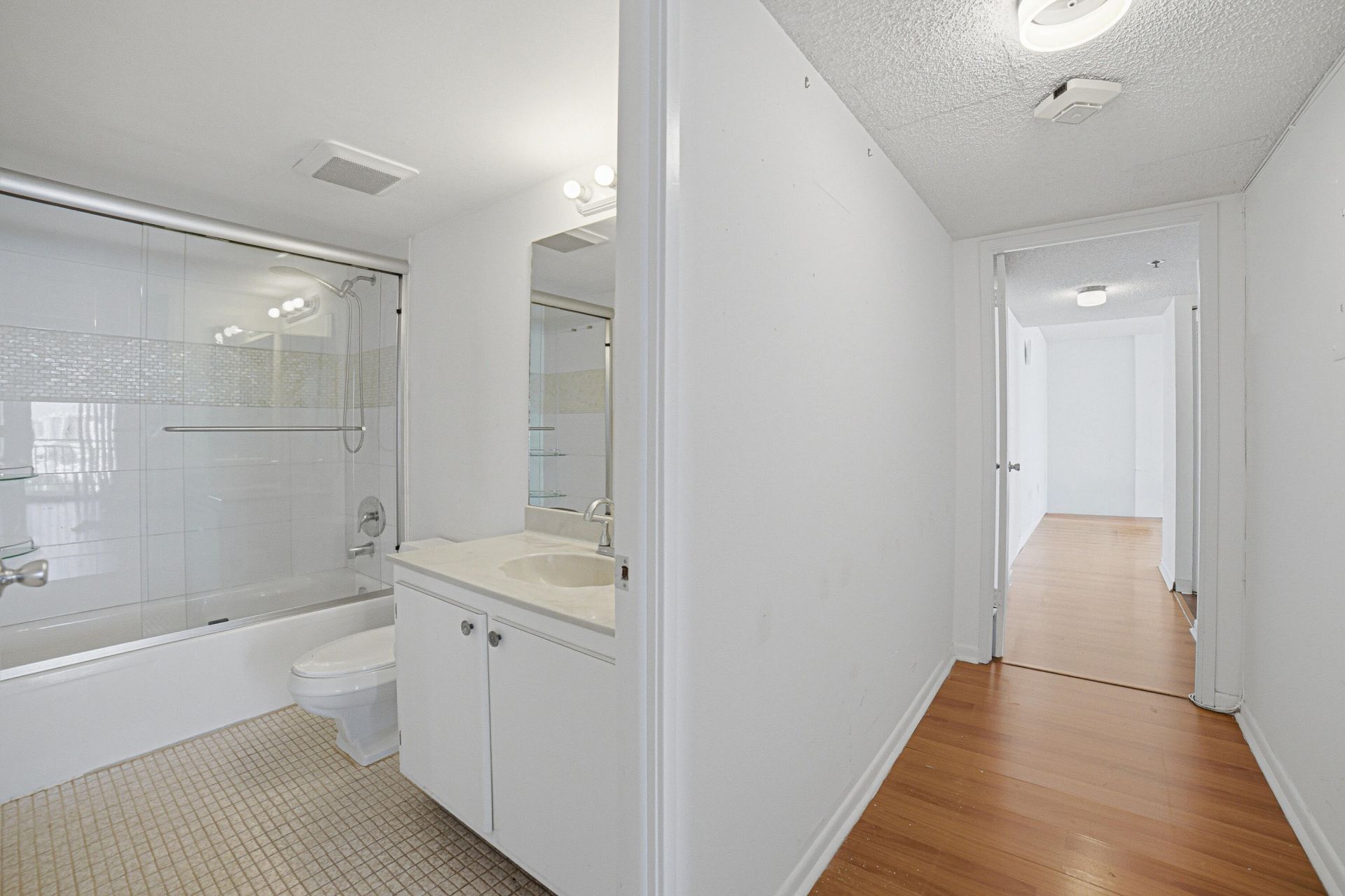 210 174th Street, Unit 1110, Sunny Isles Beach, FL 33160 Photo