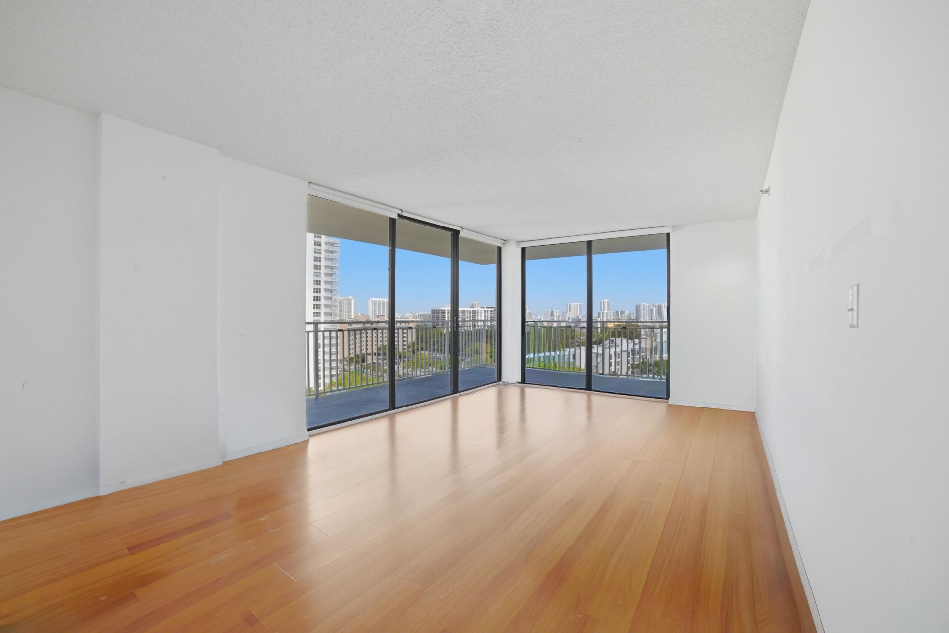 210 174th Street, Unit 1110, Sunny Isles Beach, FL 33160 Photo