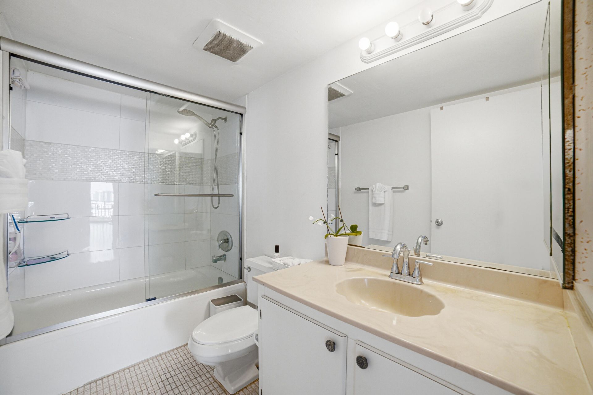 210 174th Street, Unit 1110, Sunny Isles Beach, FL 33160 Photo