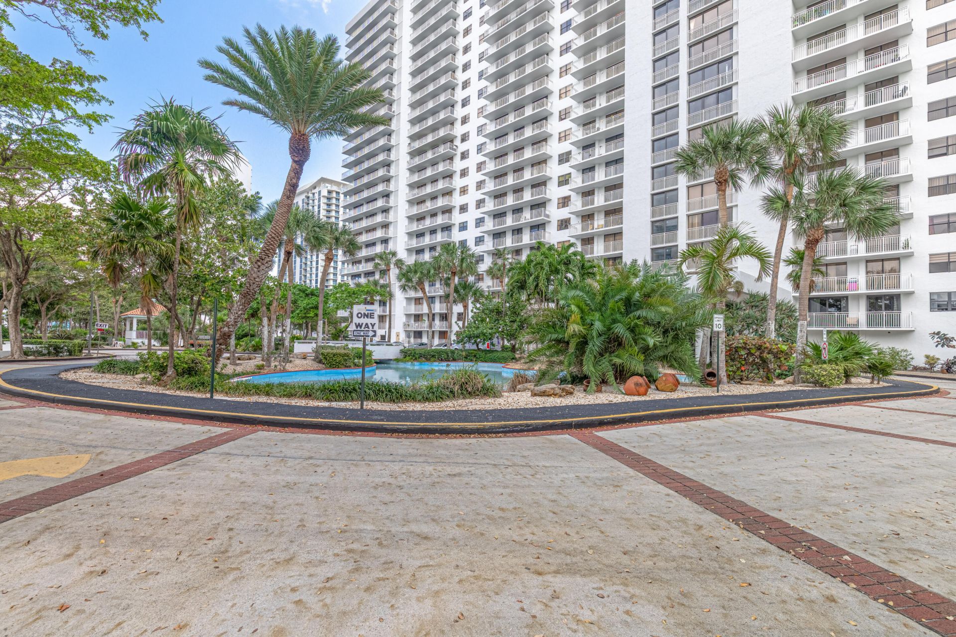 210 174th Street, Unit 1110, Sunny Isles Beach, FL 33160 Photo