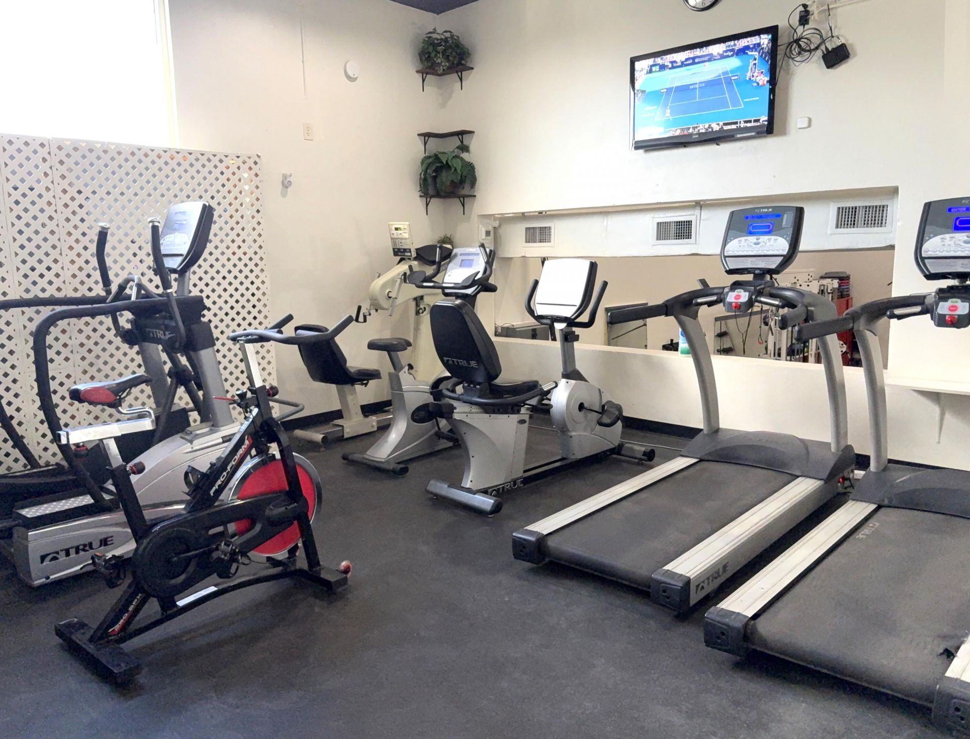 630 Tennis Club Drive, Unit 404, Fort Lauderdale, FL 33311 Photo