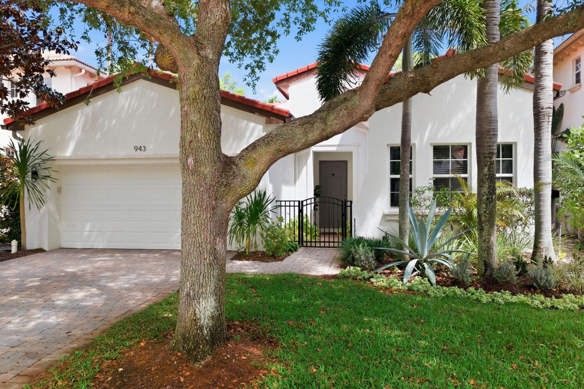 943 Mill Creek Drive, Palm Beach Gardens, FL 33410 Photo