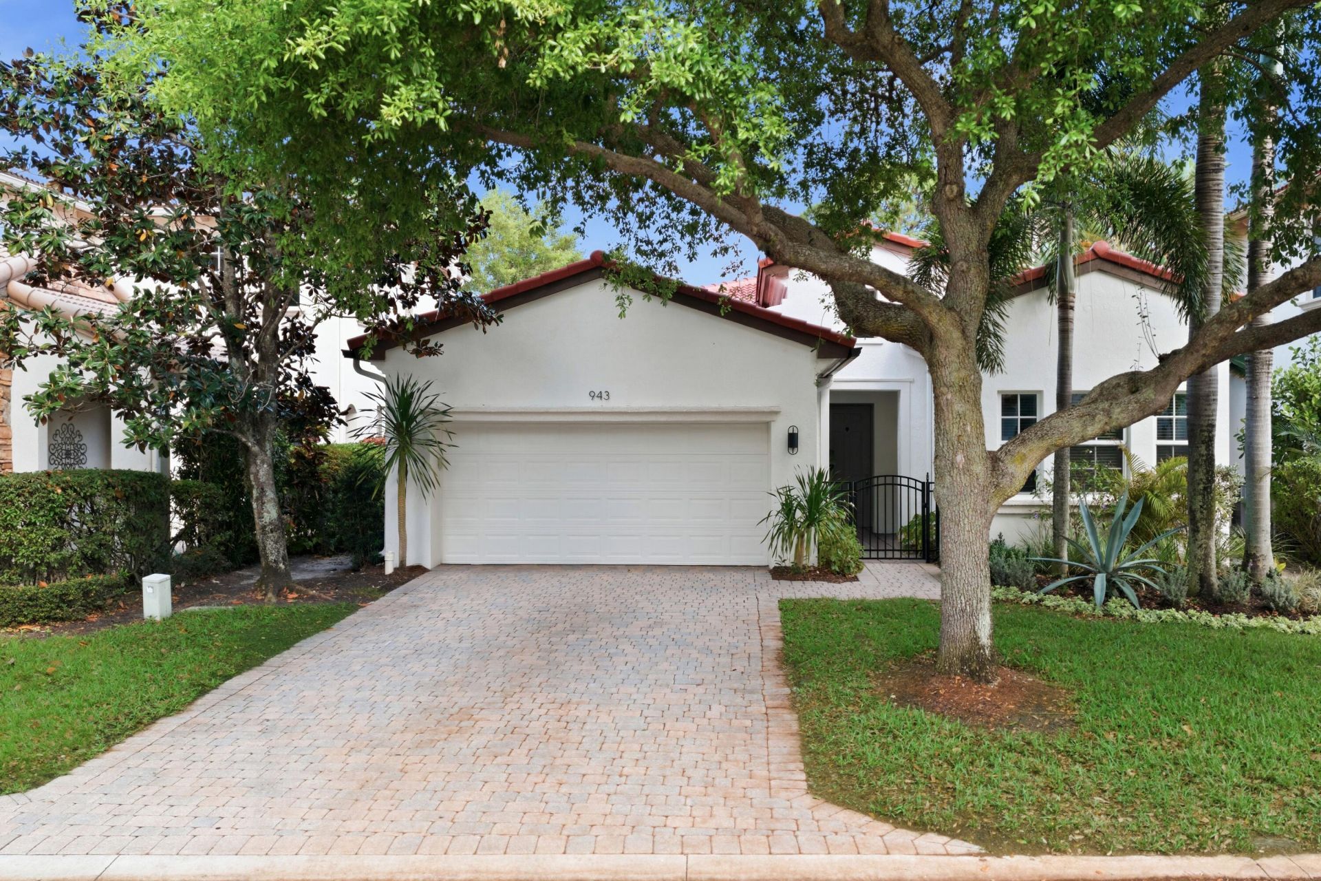 943 Mill Creek Drive, Palm Beach Gardens, FL 33410 Photo
