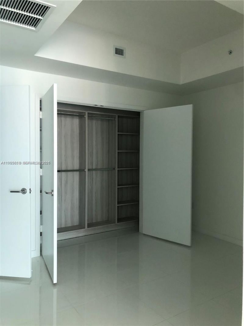 851 NE 1st Ave , Unit 2206, Miami, FL 33132 Photo