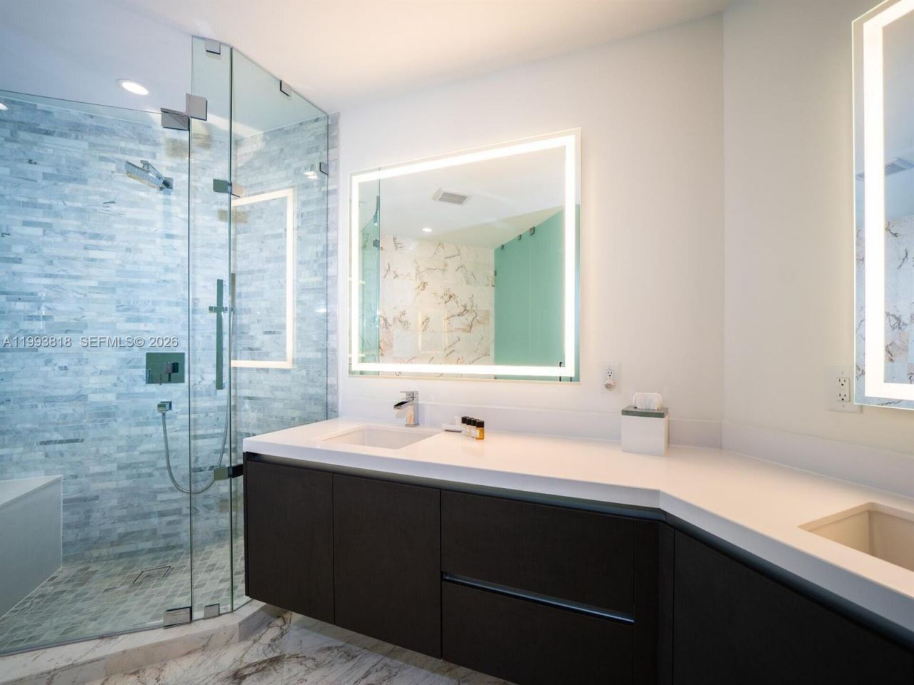 851 NE 1st Ave , Unit 2206, Miami, FL 33132 Photo