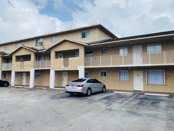 3021 W 76th St , Unit C-203, Hialeah, FL 33018