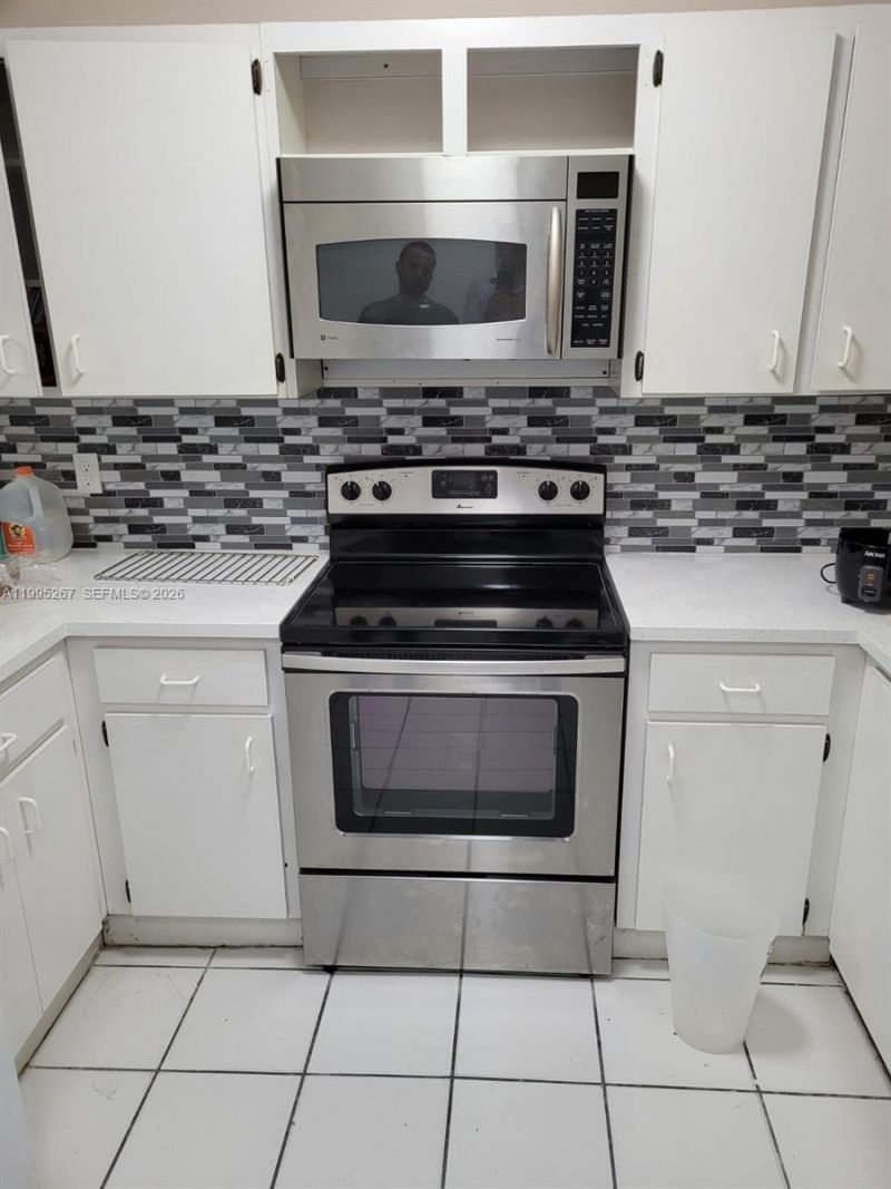 3021 W 76th St , Unit C-203, Hialeah, FL 33018 Photo