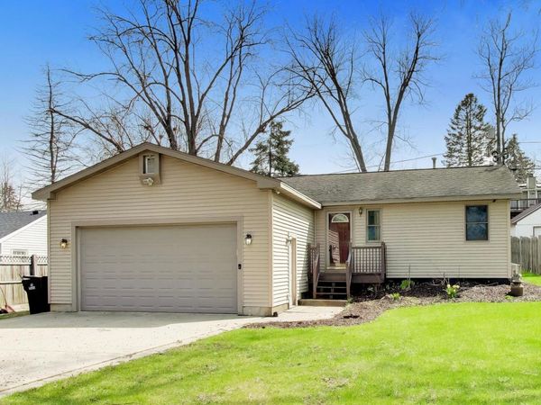 8507 Acorn Path, Wonder Lake, IL 60097