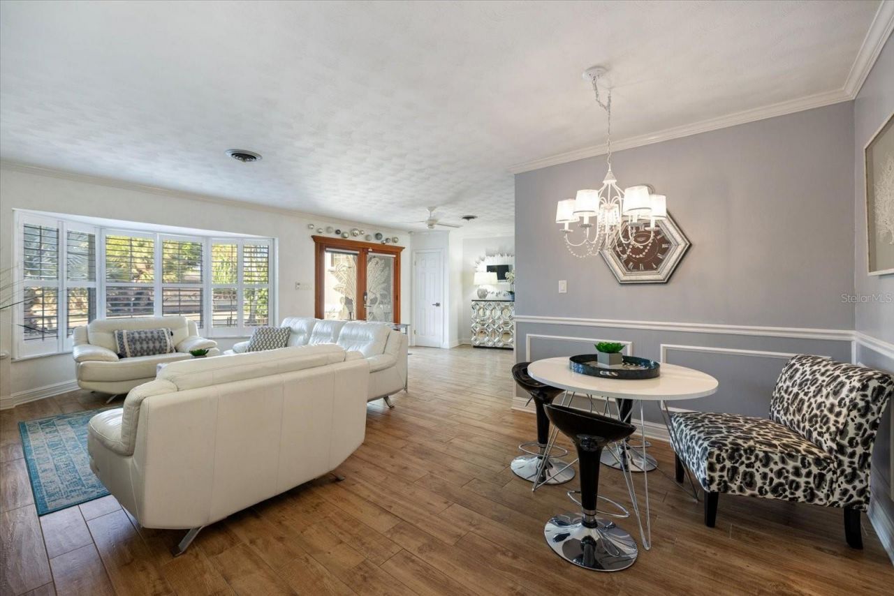 117 Aurora Street E, Venice, FL 34285 Photo