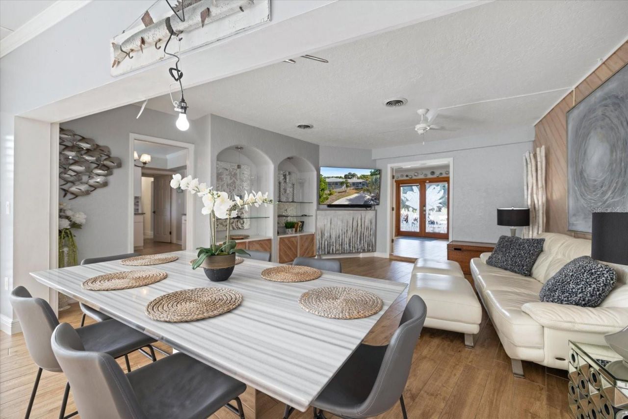 117 Aurora Street E, Venice, FL 34285 Photo