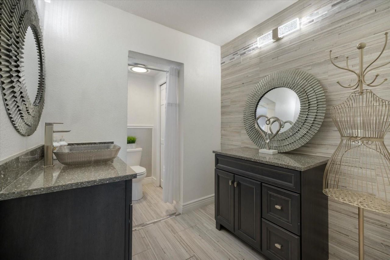 117 Aurora Street E, Venice, FL 34285 Photo