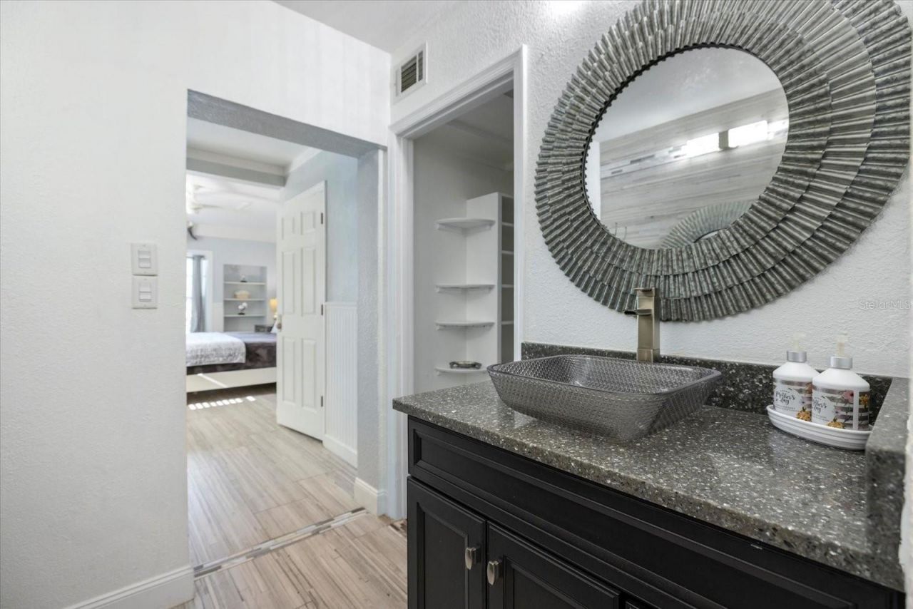 117 Aurora Street E, Venice, FL 34285 Photo