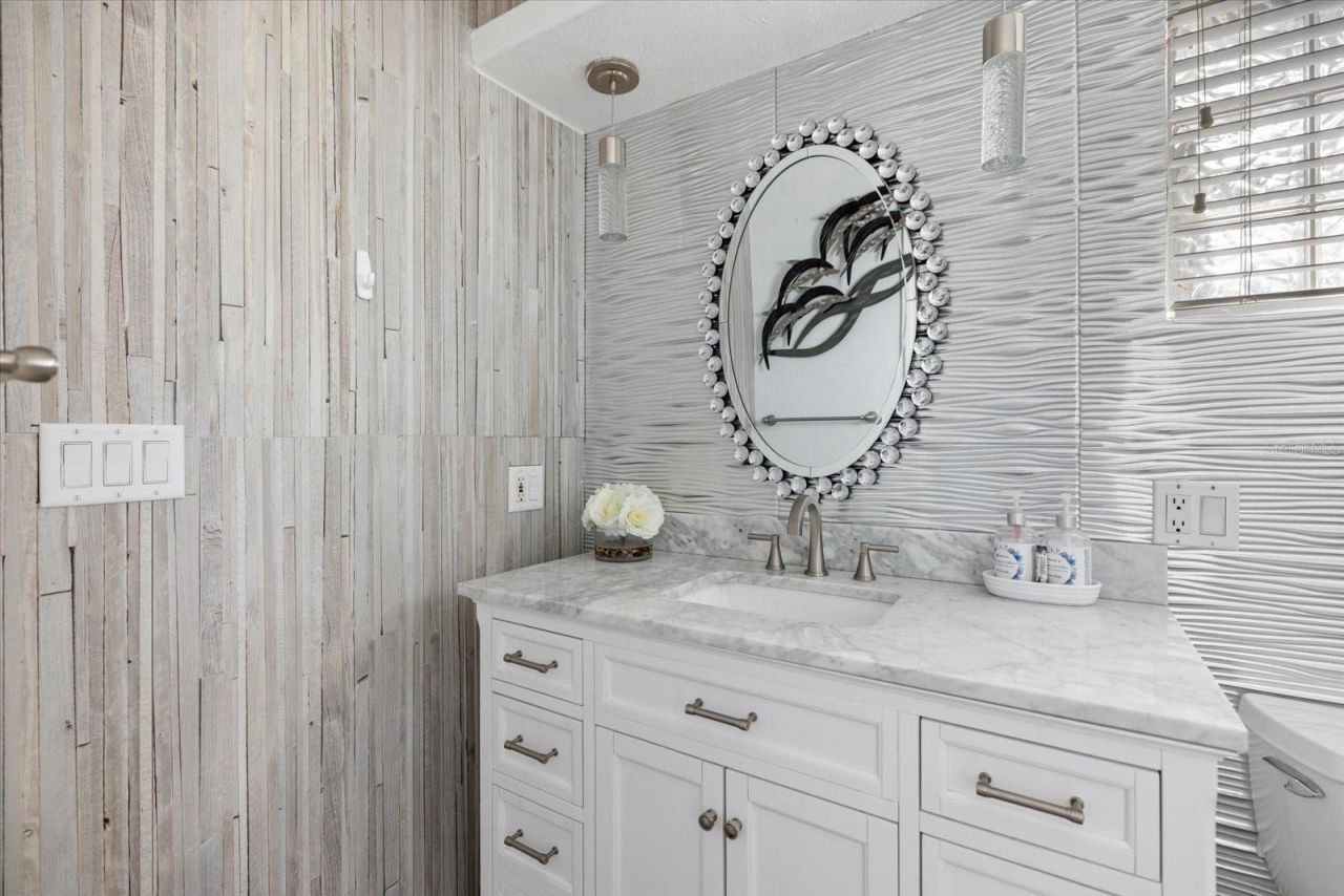 117 Aurora Street E, Venice, FL 34285 Photo