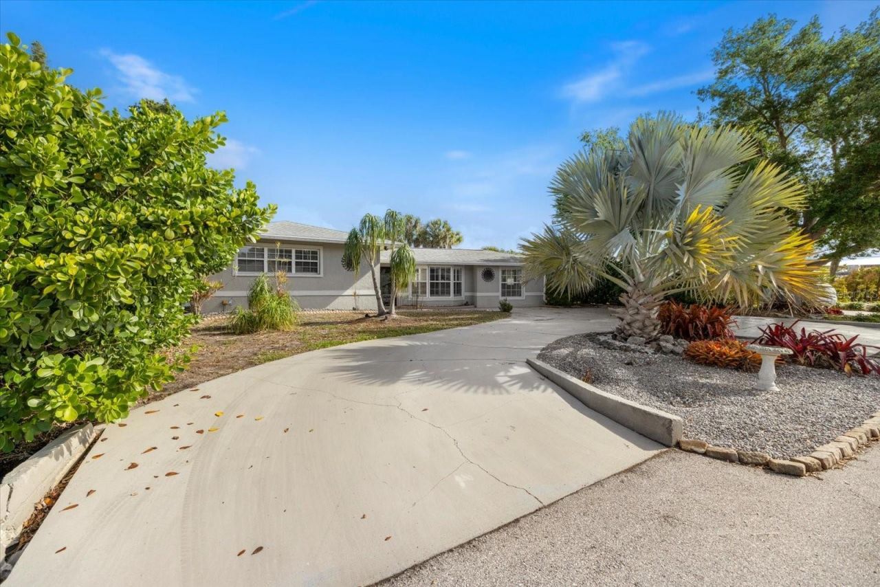 117 Aurora Street E, Venice, FL 34285 Photo