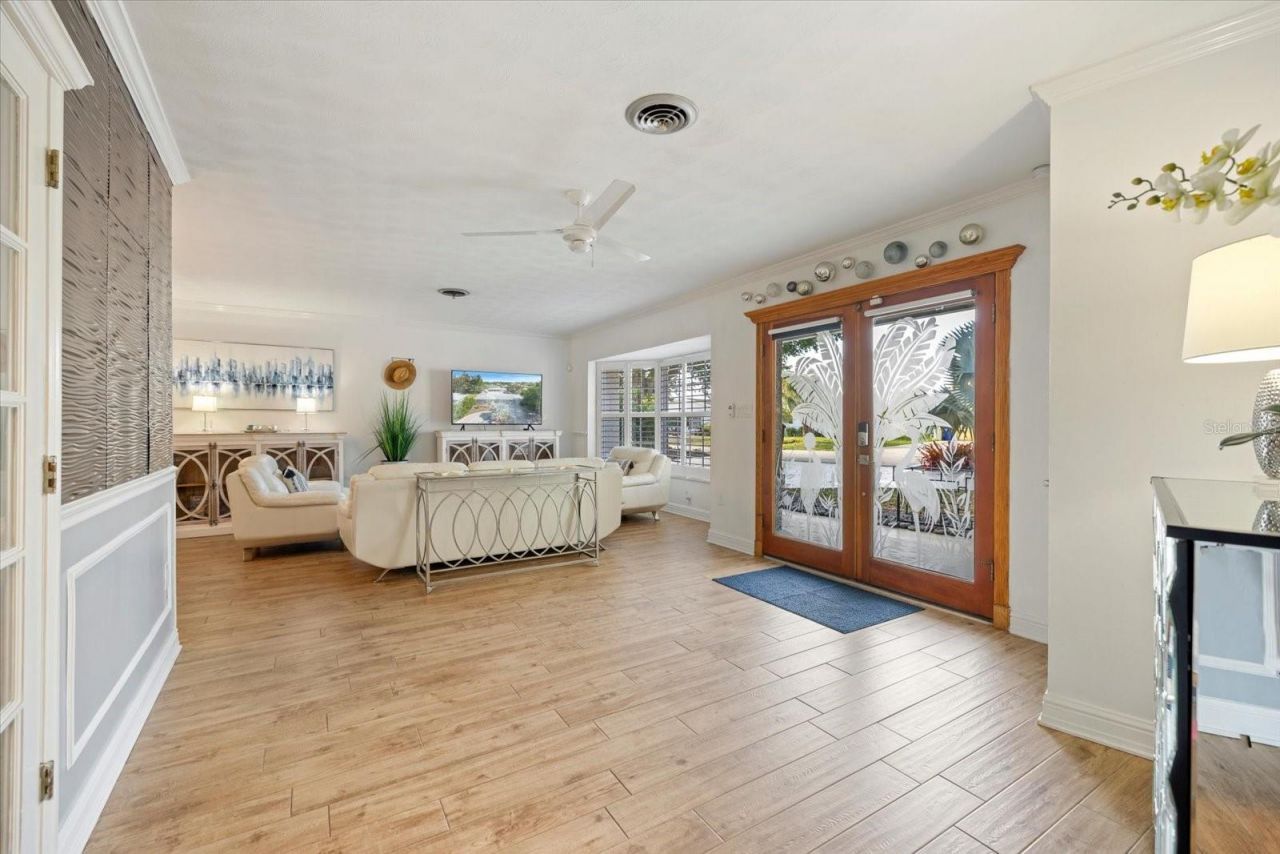 117 Aurora Street E, Venice, FL 34285 Photo