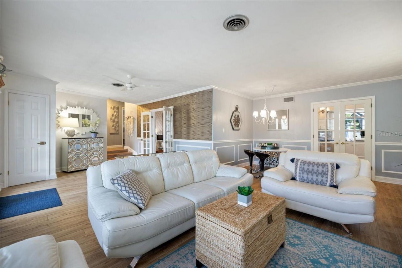 117 Aurora Street E, Venice, FL 34285 Photo