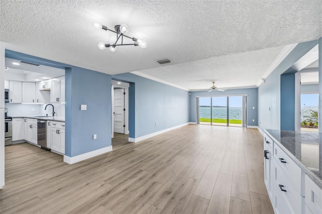 7520 Sunshine Skyway Lane S, Unit T22, Saint Petersburg, FL 33711 Photo