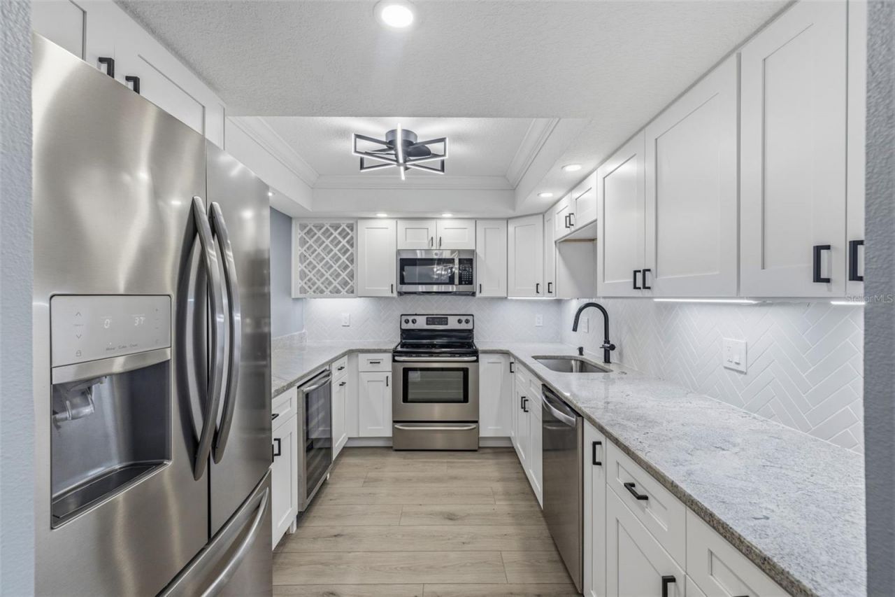 7520 Sunshine Skyway Lane S, Unit T22, Saint Petersburg, FL 33711 Photo