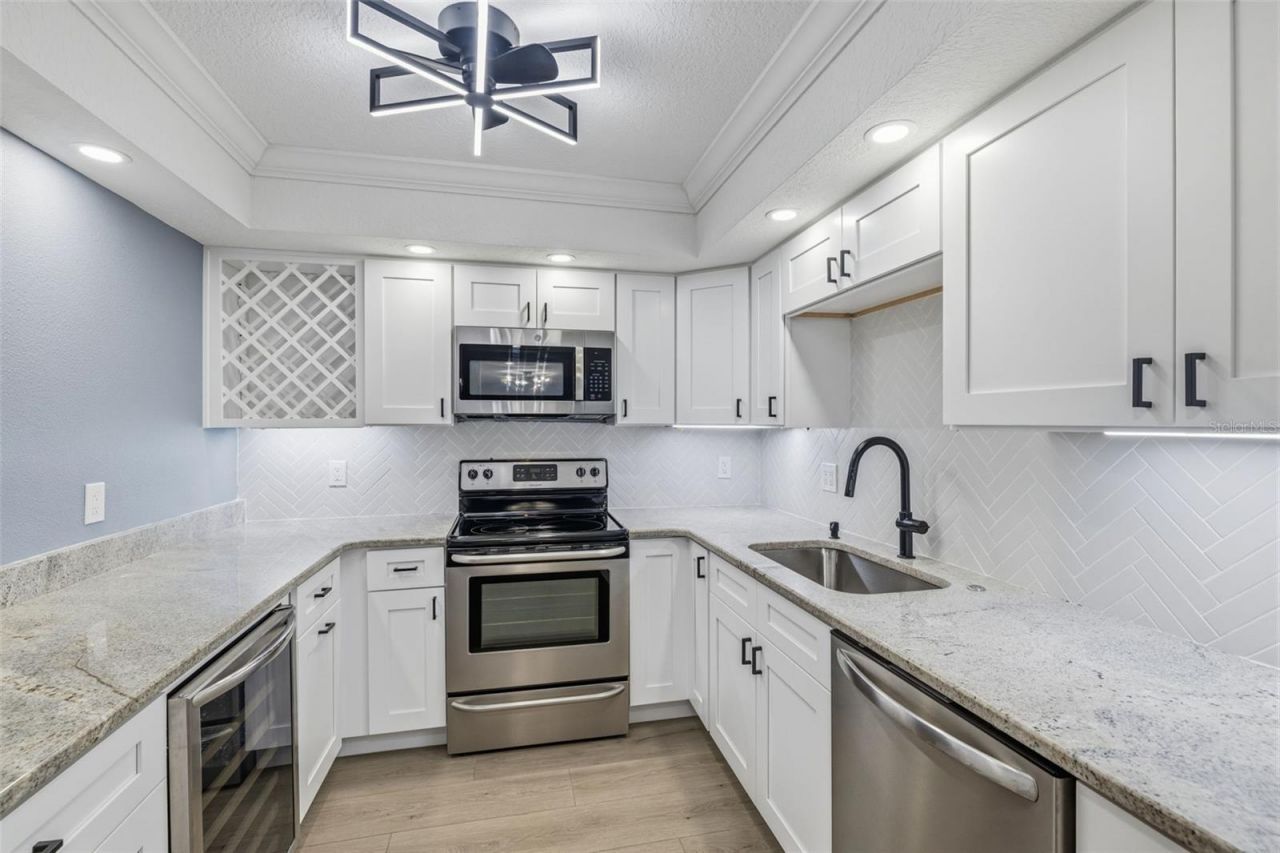 7520 Sunshine Skyway Lane S, Unit T22, Saint Petersburg, FL 33711 Photo