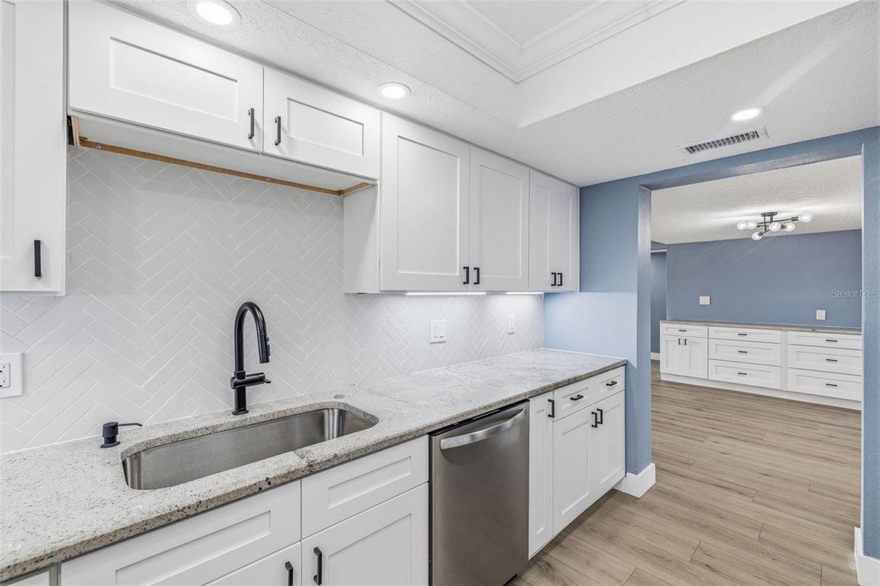 7520 Sunshine Skyway Lane S, Unit T22, Saint Petersburg, FL 33711 Photo