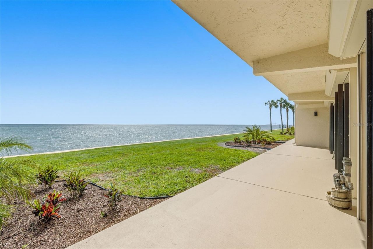 7520 Sunshine Skyway Lane S, Unit T22, Saint Petersburg, FL 33711 Photo