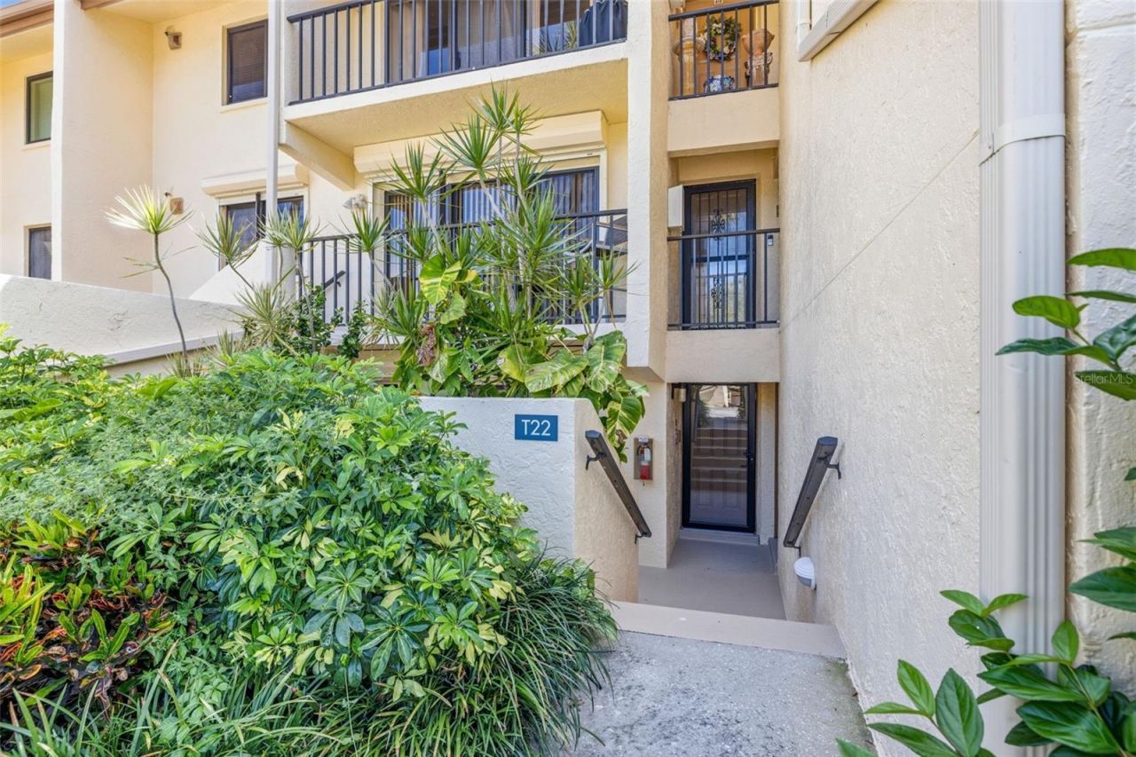 7520 Sunshine Skyway Lane S, Unit T22, Saint Petersburg, FL 33711 Photo