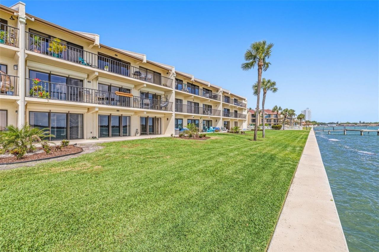 7520 Sunshine Skyway Lane S, Unit T22, Saint Petersburg, FL 33711 Photo