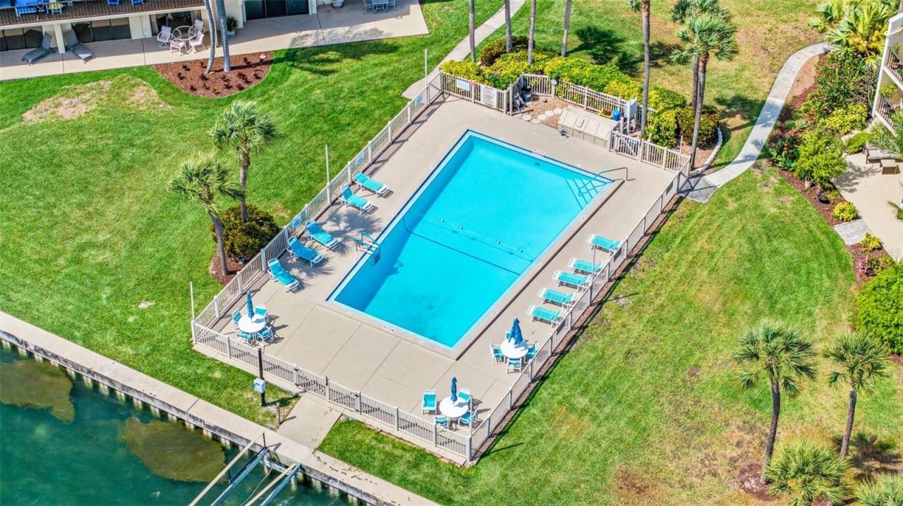 7520 Sunshine Skyway Lane S, Unit T22, Saint Petersburg, FL 33711 Photo