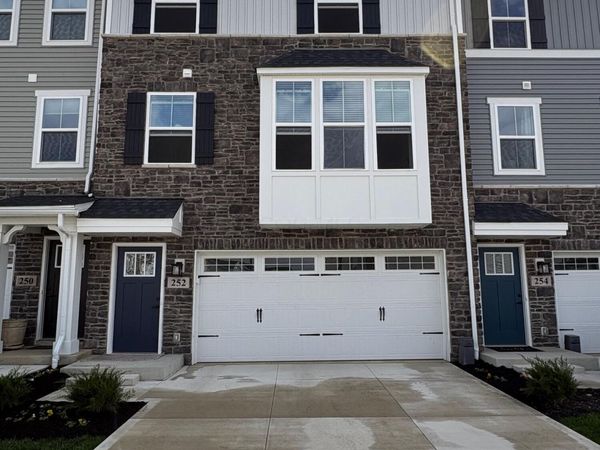 252 Via Corso, Delaware, OH 43015