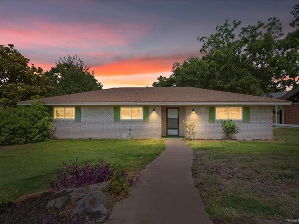 849 Arlington Drive, Woodway, TX 76712