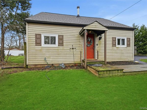 20 Wheat Path Road W, Mount Sinai, NY 11766