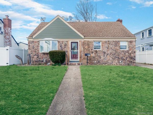 215 Hathaway Avenue , Elmont, NY 11003