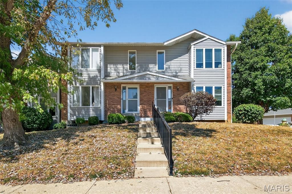 201 King Drive , Saint Charles, MO 63303 Main Photo