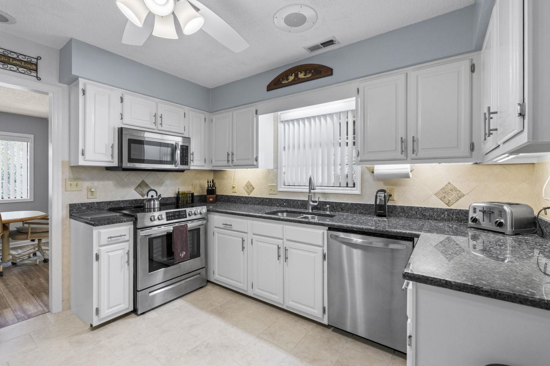 2239 Jackson Circle Photo 6