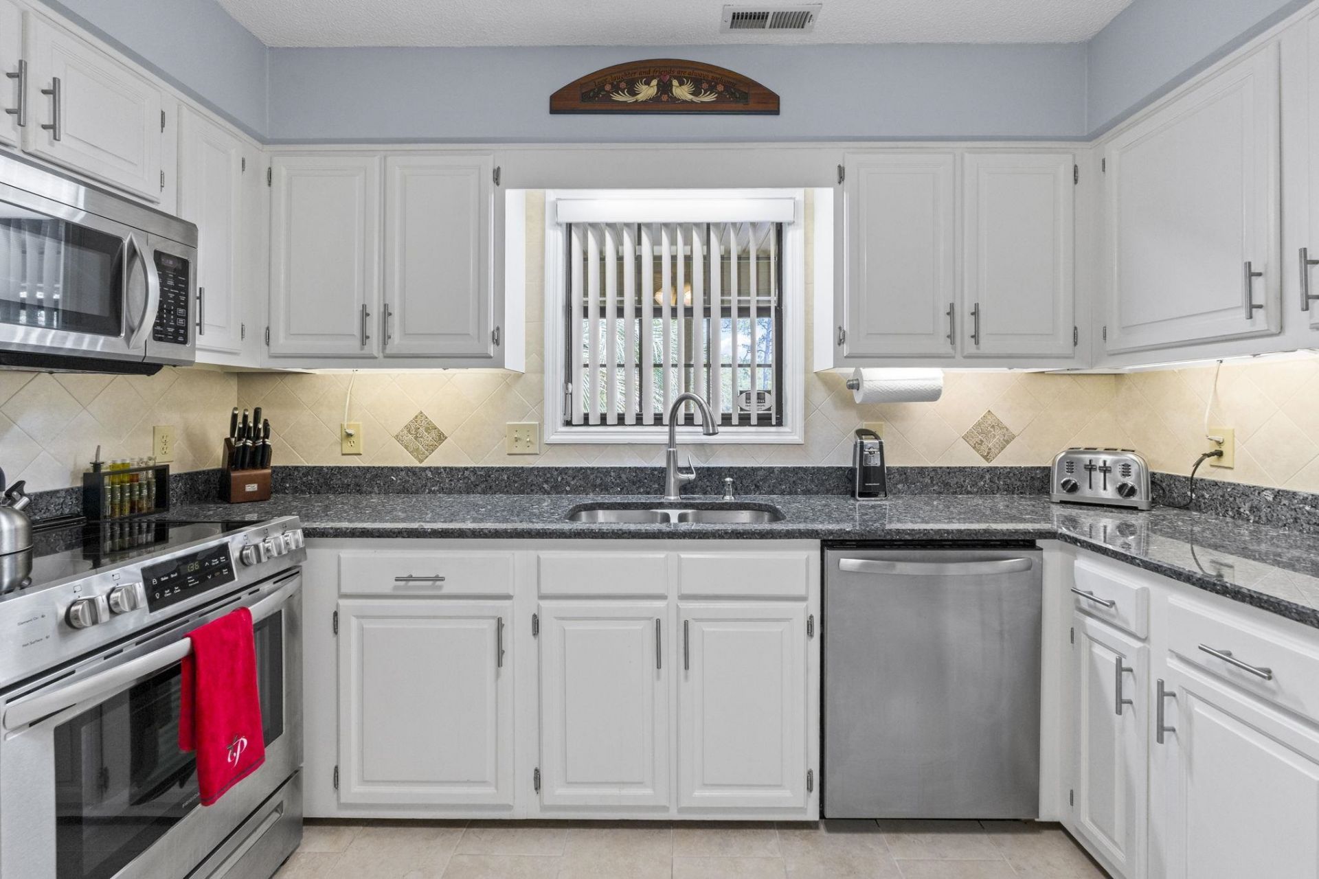 2239 Jackson Circle Photo 7