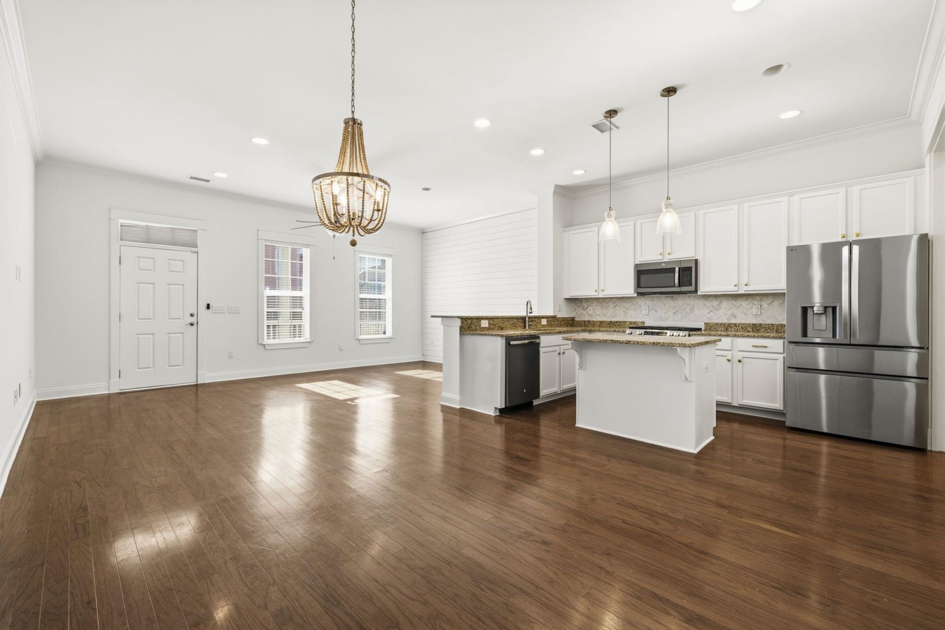 856 Shine Ave.  Photo 4