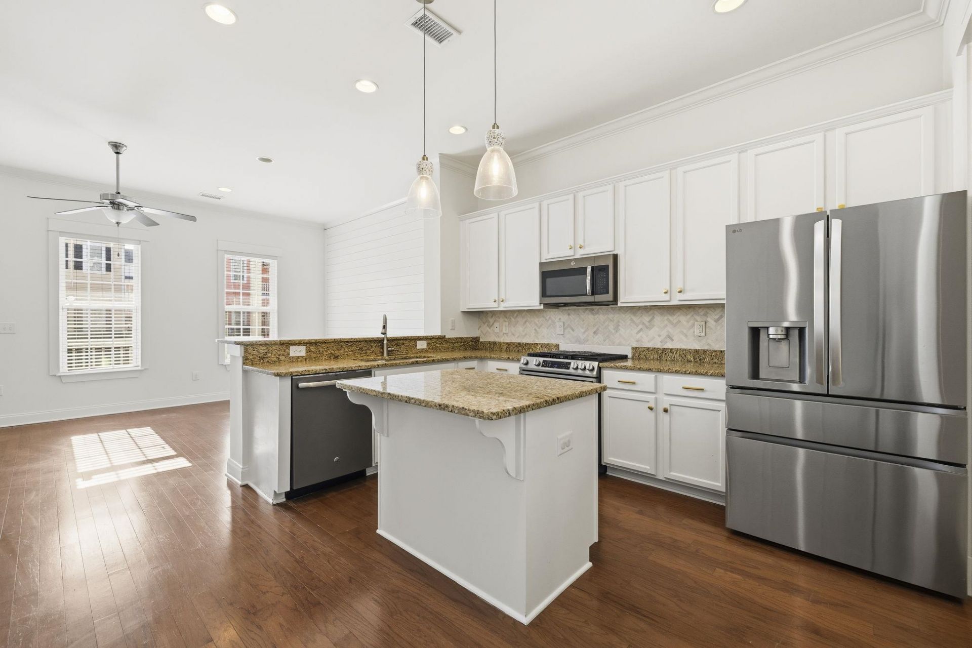 856 Shine Ave.  Photo 5