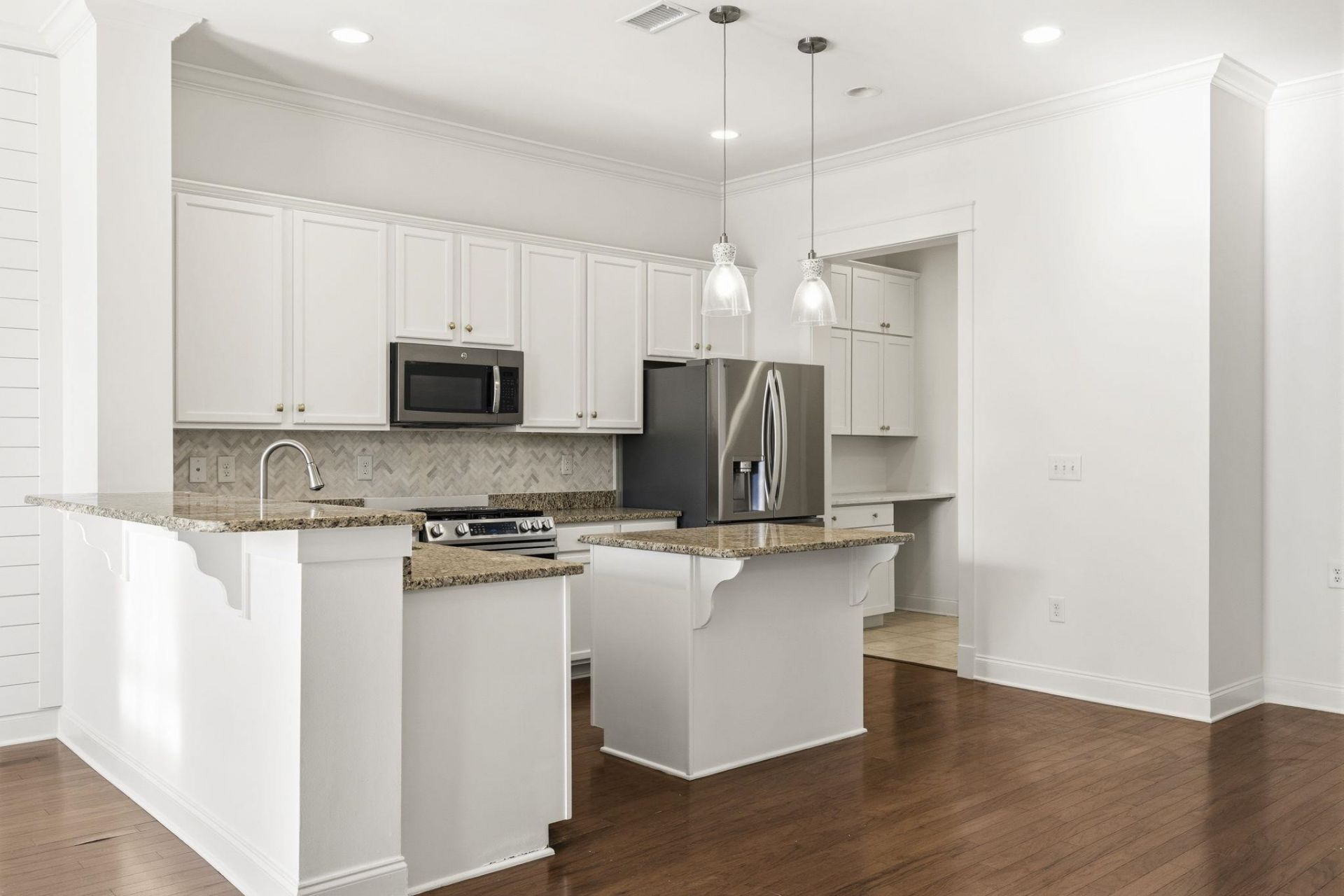 856 Shine Ave.  Photo 8