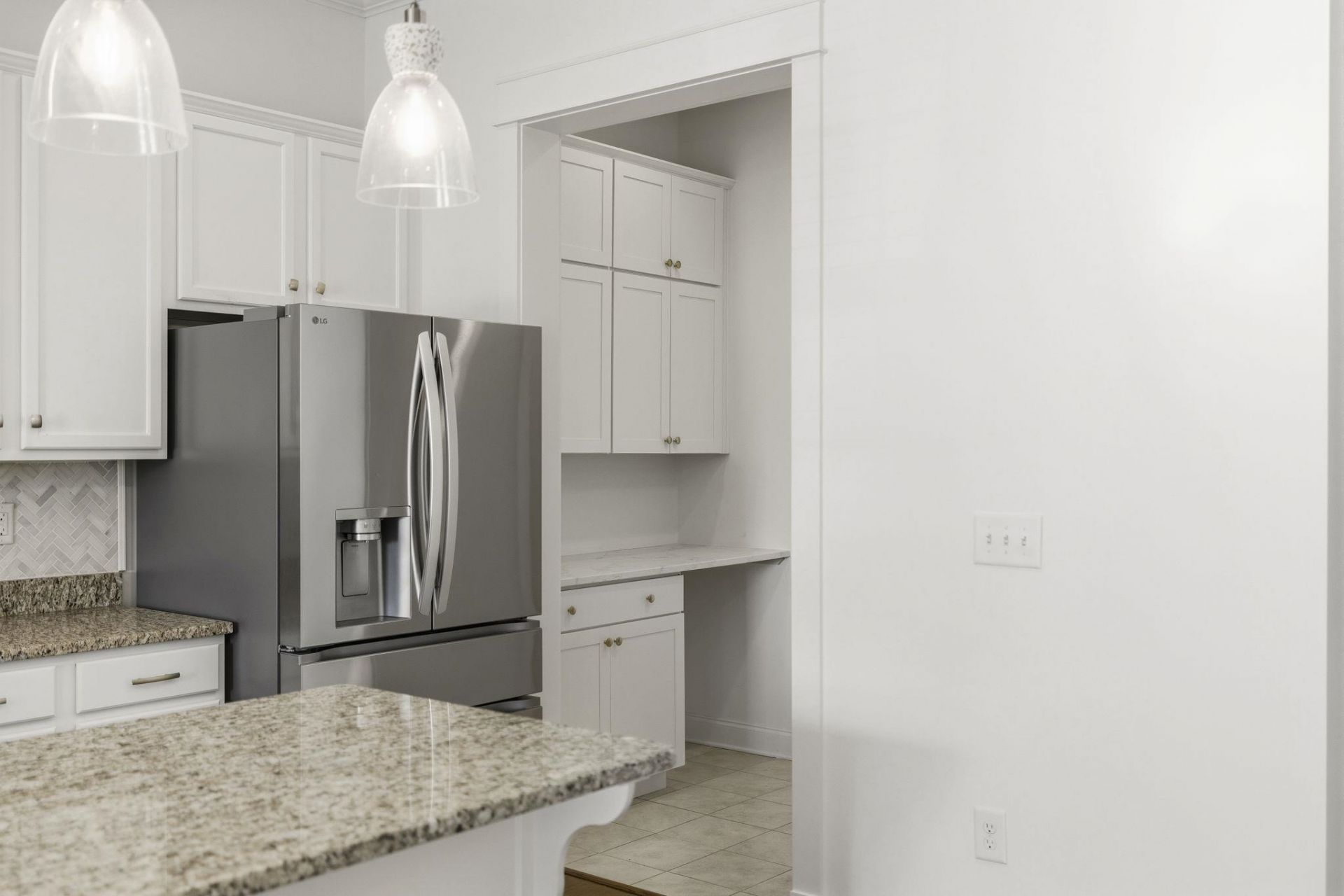 856 Shine Ave.  Photo 9