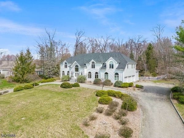 718 High Woods Dr, Franklin Lakes, NJ 07417