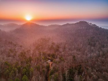 8888 Eades Drive, Irvine, KY 40336