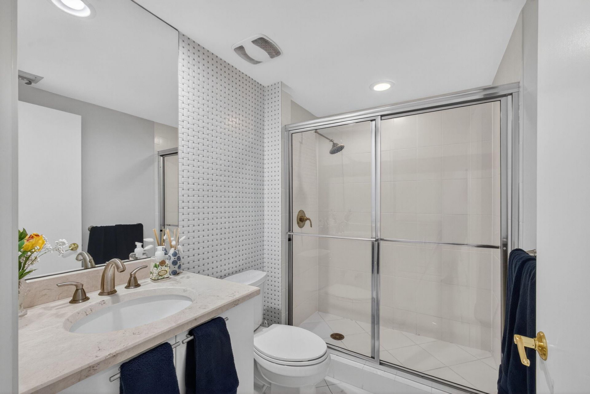 2650 Lake Shore, Unit 2303, Riviera Beach, FL 33404 Photo