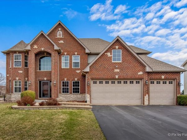 647 Bennett Drive, North Aurora, IL 60542