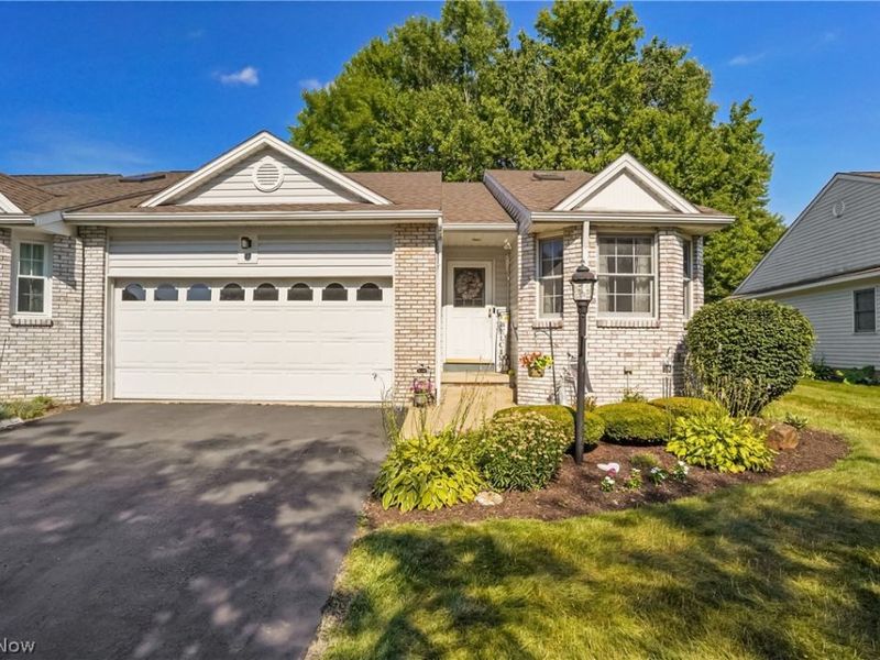 17 Harneds Landing, Cortland, OH 44410 Photo 1