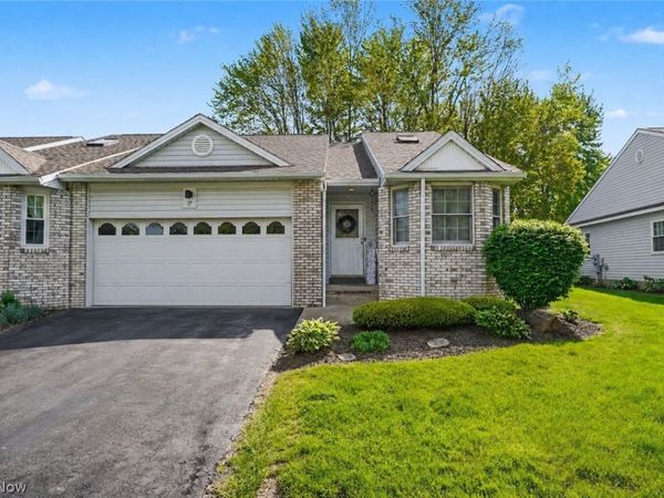 17 Harneds Landing, Cortland, OH 44410